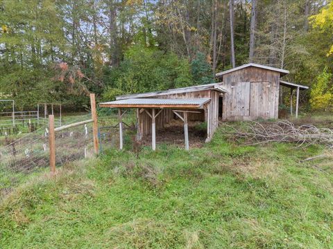 Tiny photo for 1931 Sleepy Hollow Loop, Grants Pass, OR 97527 (MLS # 220214950)