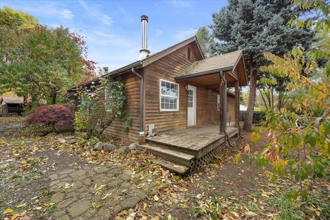 Tiny photo for 1931 Sleepy Hollow Loop, Grants Pass, OR 97527 (MLS # 220214950)