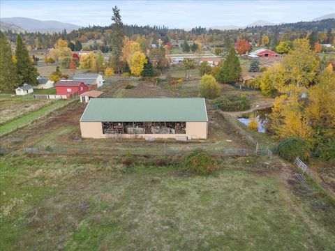 Tiny photo for 1931 Sleepy Hollow Loop, Grants Pass, OR 97527 (MLS # 220214950)