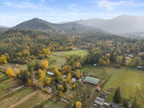 Tiny photo for 1931 Sleepy Hollow Loop, Grants Pass, OR 97527 (MLS # 220214950)