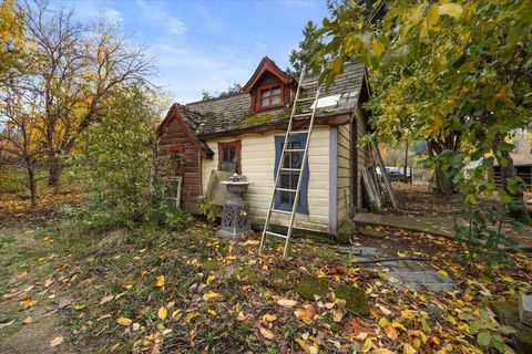 Tiny photo for 1931 Sleepy Hollow Loop, Grants Pass, OR 97527 (MLS # 220214950)