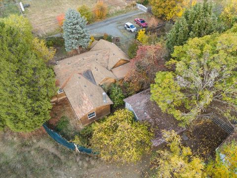 Tiny photo for 1931 Sleepy Hollow Loop, Grants Pass, OR 97527 (MLS # 220214950)