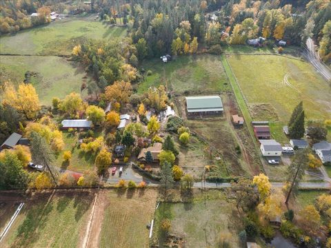 Tiny photo for 1931 Sleepy Hollow Loop, Grants Pass, OR 97527 (MLS # 220214950)