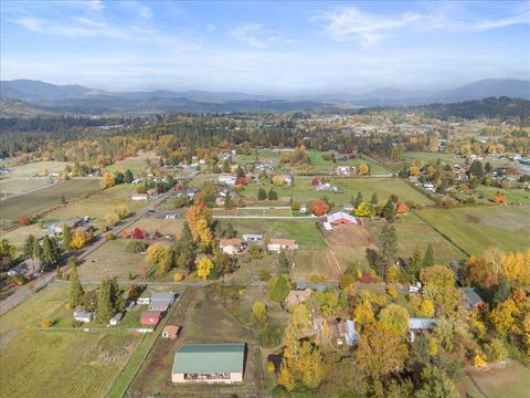 Tiny photo for 1931 Sleepy Hollow Loop, Grants Pass, OR 97527 (MLS # 220214950)