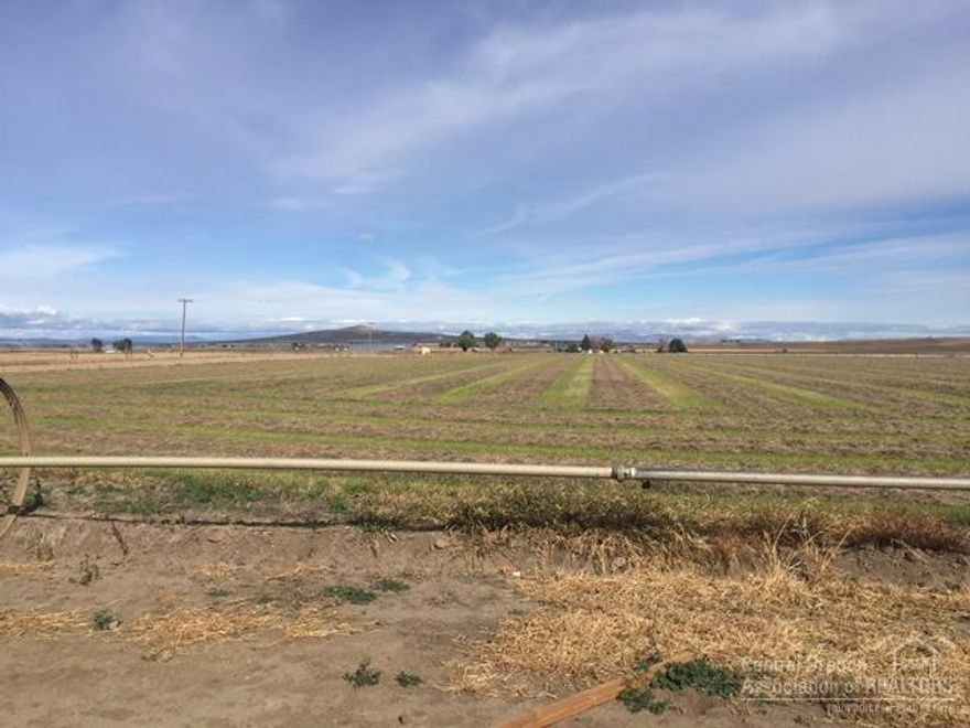 Culver Heights level & buildable lots. Where country living meets endless re-creation. Enjoy the peaceful country surroundings in this Central Oregon neighborhood. Close to parks, highly ranked Culver schools, fresh air, mountain views, Artisan water, friendly neighborhoods, endless recreation. Fishing, hiking, boating, water sports at Lake Billy Chinook nearby. Bring your own builder or let us help you!