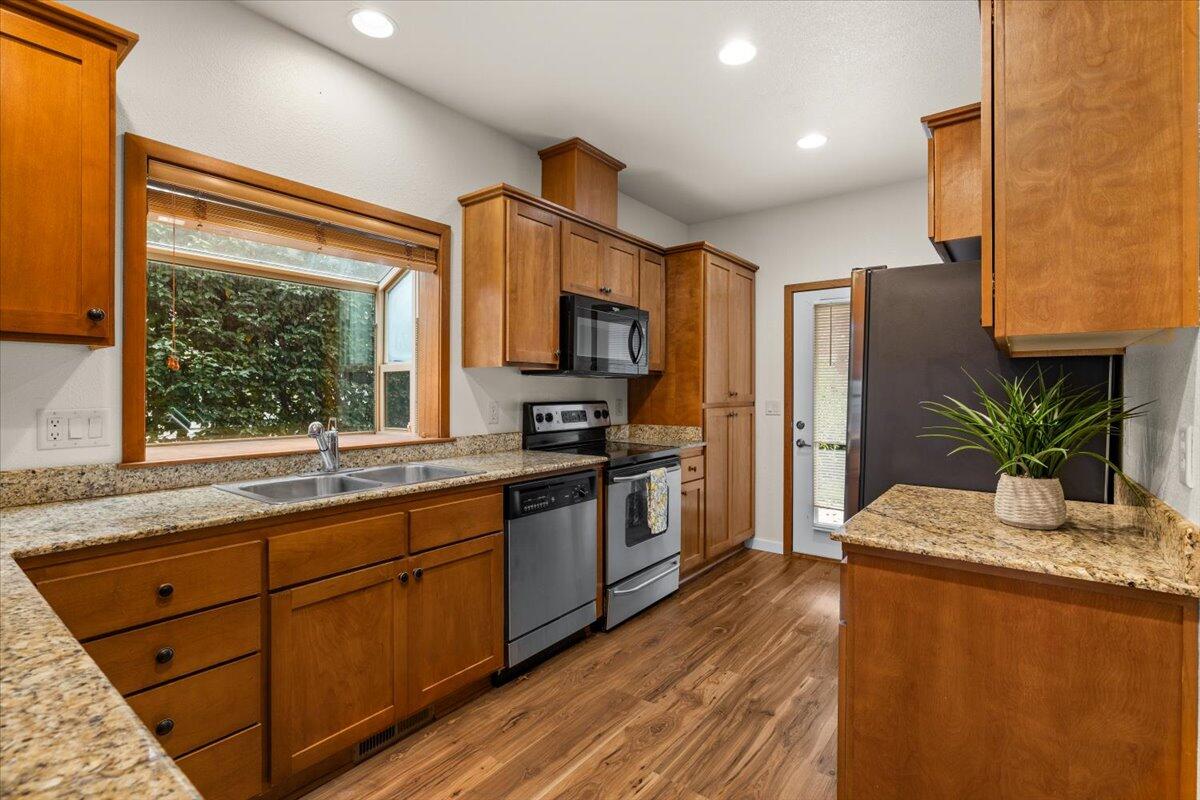 Alderwood Townhomes - Residential