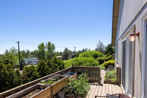 Tiny photo for 3728 SW 29th Street, Redmond, OR 97756 (MLS # 220216992)