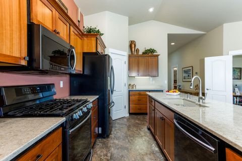 Tiny photo for 3728 SW 29th Street, Redmond, OR 97756 (MLS # 220216992)