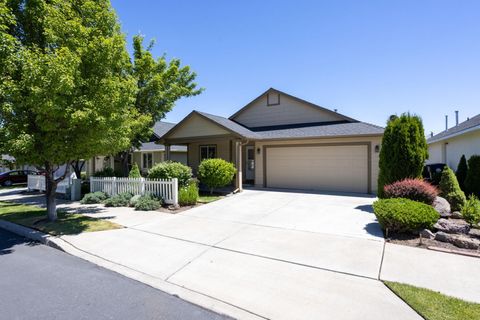 Tiny photo for 3728 SW 29th Street, Redmond, OR 97756 (MLS # 220216992)