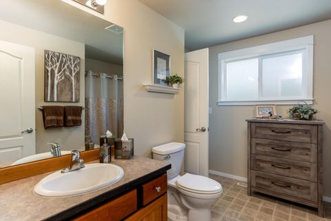 Tiny photo for 3728 SW 29th Street, Redmond, OR 97756 (MLS # 220216992)