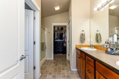 Tiny photo for 3728 SW 29th Street, Redmond, OR 97756 (MLS # 220216992)