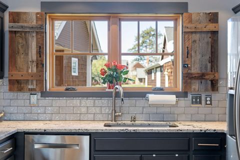 Tiny photo for 309 S Jefferson Way, Sisters, OR 97759 (MLS # 220220082)