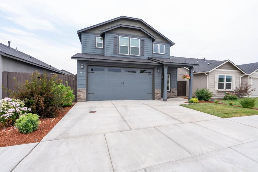 Turn key one owner home in a great location, in Maple Meadows. Pride of ownership really shows in this home, Completely landscaped front and back yards, open concept floor plan on 1st floor, with large living space and dining area. Must see kitchen space quartz counter tops, ample counter space, stainless steel appliances, painted cabinets. Upstairs spacious main bedroom with large walk in closet and powder room, shower area. Bedrooms all have good sized closet space. great value. Hard to find.