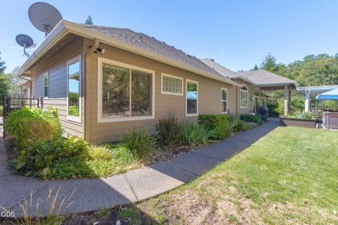 Tiny photo for 212 Isabella Lane, Grants Pass, OR 97526 (MLS # 220223814)