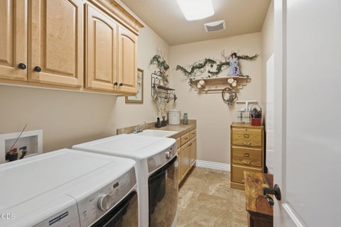 Tiny photo for 212 Isabella Lane, Grants Pass, OR 97526 (MLS # 220223814)