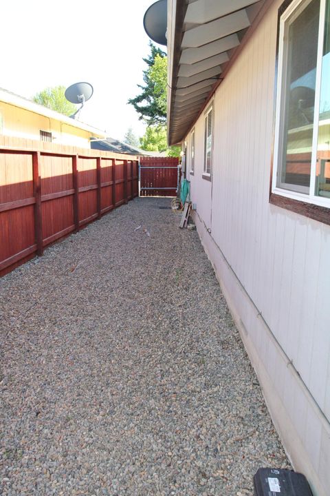 Tiny photo for 3011 Edgewood Drive, Medford, OR 97504 (MLS # 220220142)