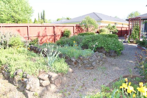 Tiny photo for 3011 Edgewood Drive, Medford, OR 97504 (MLS # 220220142)