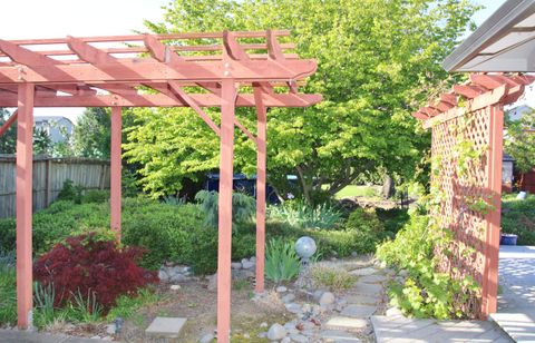 Tiny photo for 3011 Edgewood Drive, Medford, OR 97504 (MLS # 220220142)