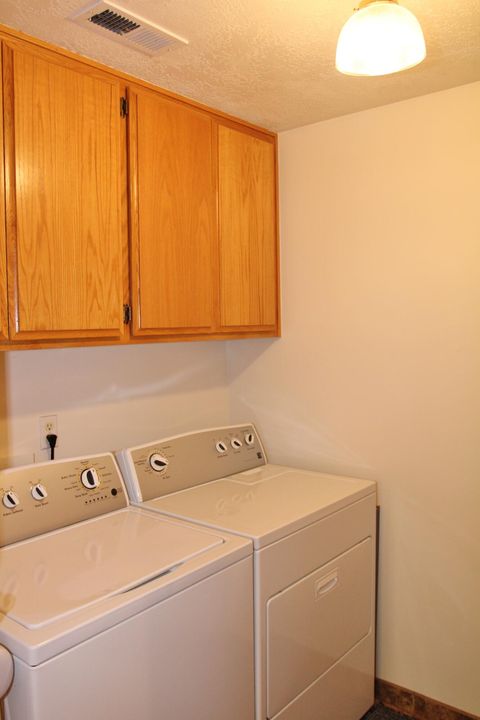 Tiny photo for 3011 Edgewood Drive, Medford, OR 97504 (MLS # 220220142)