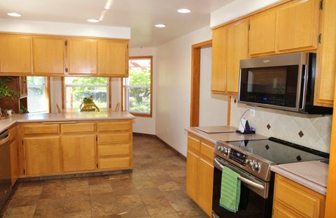 Tiny photo for 3011 Edgewood Drive, Medford, OR 97504 (MLS # 220220142)