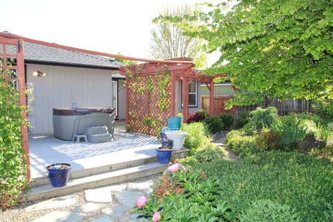 Tiny photo for 3011 Edgewood Drive, Medford, OR 97504 (MLS # 220220142)