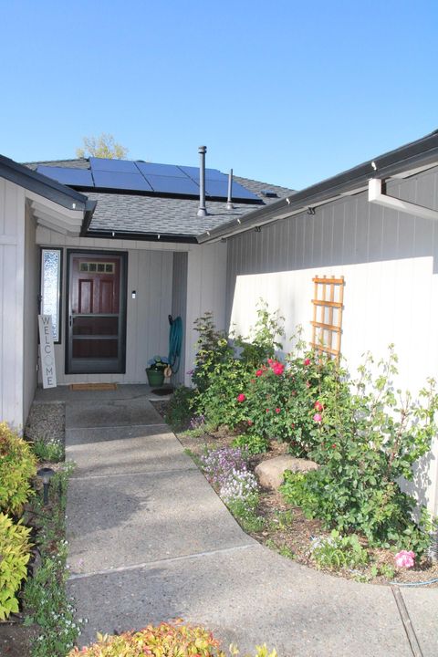 Tiny photo for 3011 Edgewood Drive, Medford, OR 97504 (MLS # 220220142)