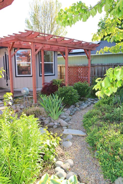 Tiny photo for 3011 Edgewood Drive, Medford, OR 97504 (MLS # 220220142)