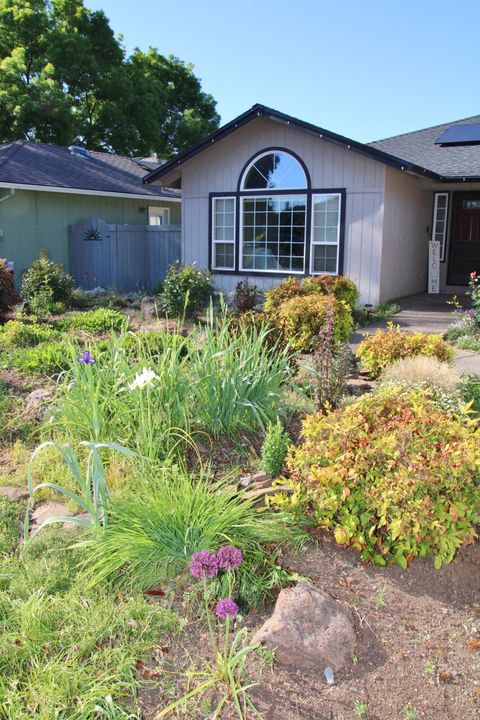 Tiny photo for 3011 Edgewood Drive, Medford, OR 97504 (MLS # 220220142)