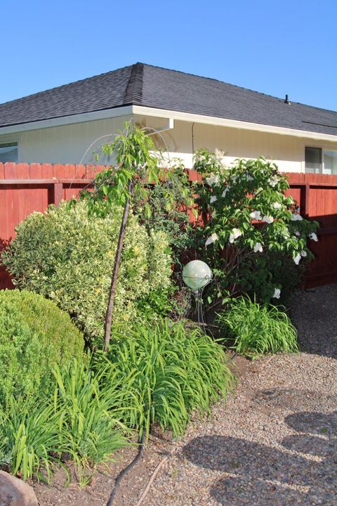 Tiny photo for 3011 Edgewood Drive, Medford, OR 97504 (MLS # 220220142)