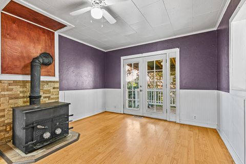 Tiny photo for 620 S Royal Avenue, Eagle Point, OR 97524 (MLS # 220212134)