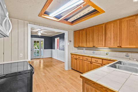 Tiny photo for 620 S Royal Avenue, Eagle Point, OR 97524 (MLS # 220212134)