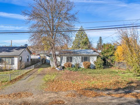 Tiny photo for 620 S Royal Avenue, Eagle Point, OR 97524 (MLS # 220212134)