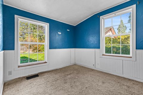 Tiny photo for 620 S Royal Avenue, Eagle Point, OR 97524 (MLS # 220212134)