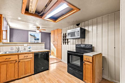 Tiny photo for 620 S Royal Avenue, Eagle Point, OR 97524 (MLS # 220212134)