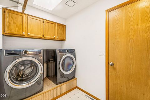 Tiny photo for 6678 SE Davis Loop, Prineville, OR 97754 (MLS # 220222804)