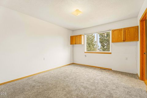 Tiny photo for 6678 SE Davis Loop, Prineville, OR 97754 (MLS # 220222804)