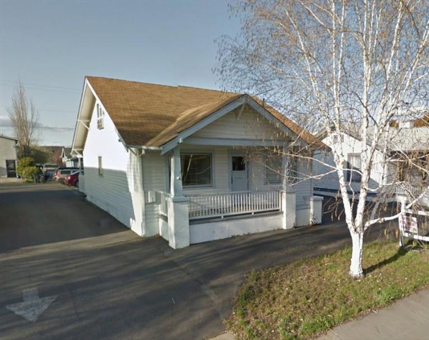 Very nice, well maintained professional building in a high-traffic location on E. Jackson. Has off-street parking behind the building and a great porch in the front. There are multiple spaces/rooms that can be used for offices, storage, sitting area, etc. The upstairs area can accommodate more offices or storage. This space features great built-ins and a separate heating/cooling system for the main level and the upstairs for added convenience. Property owner is open to some tenant improvements, based on the term of the lease.