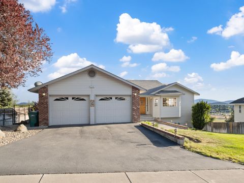 Photo of 2220 Kimberly Drive, Klamath Falls, OR 97603 (MLS # 220221766)