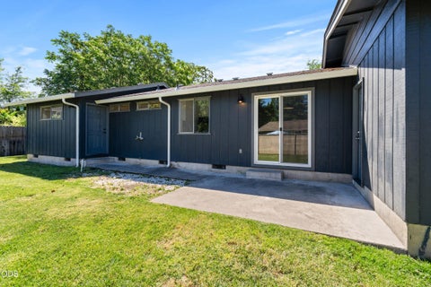 Tiny photo for 557 Glenn Way, Central Point, OR 97502 (MLS # 220223744)