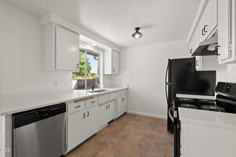 Tiny photo for 557 Glenn Way, Central Point, OR 97502 (MLS # 220223744)