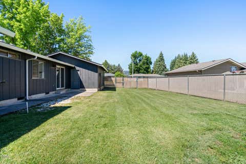 Tiny photo for 557 Glenn Way, Central Point, OR 97502 (MLS # 220223744)