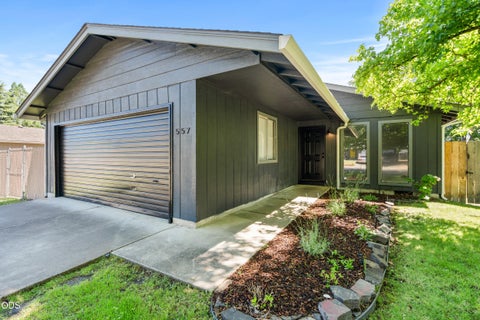 Tiny photo for 557 Glenn Way, Central Point, OR 97502 (MLS # 220223744)