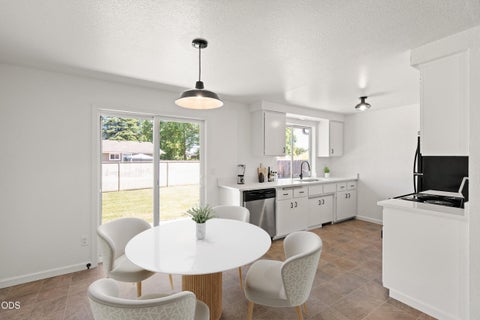 Tiny photo for 557 Glenn Way, Central Point, OR 97502 (MLS # 220223744)