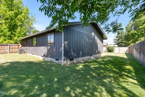 Tiny photo for 557 Glenn Way, Central Point, OR 97502 (MLS # 220223744)