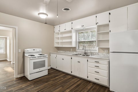 Tiny photo for 947 SW 14th Street, Redmond, OR 97756 (MLS # 220227331)