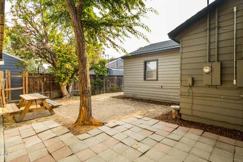Tiny photo for 947 SW 14th Street, Redmond, OR 97756 (MLS # 220227331)