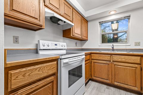 Tiny photo for 132 S Mountain Avenue #4, Ashland, OR 97520 (MLS # 220213862)