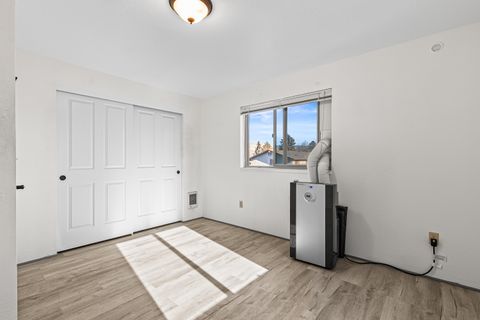 Tiny photo for 132 S Mountain Avenue #4, Ashland, OR 97520 (MLS # 220213862)