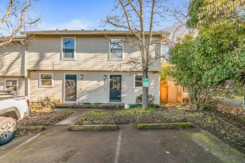 Photo of 132 S Mountain Avenue #4, Ashland, OR 97520 (MLS # 220213862)
