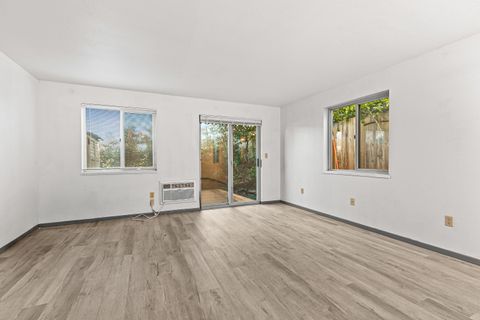 Tiny photo for 132 S Mountain Avenue #4, Ashland, OR 97520 (MLS # 220213862)